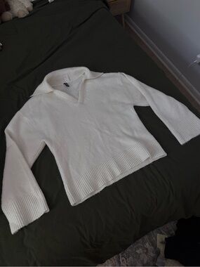 H&M White V-Neck Collared Knit Sweater